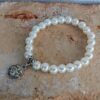 Pulsera con perlas blancas 8 mm - Imagen 2